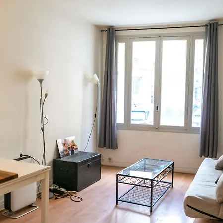 Charming With View Near Montmartre Parijs