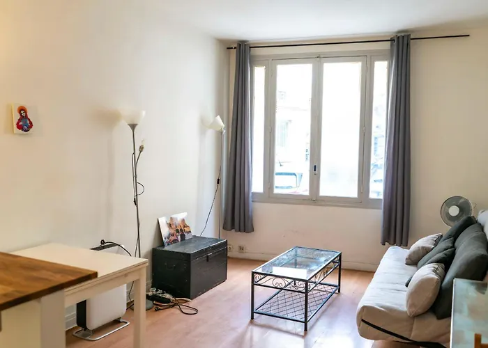 Charming With View Near Montmartre Parijs